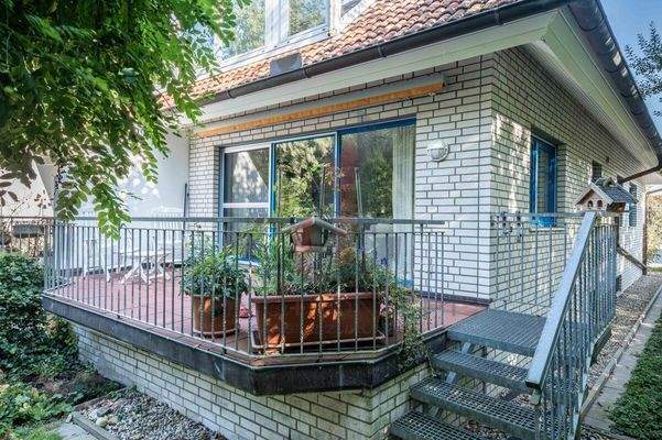 mit Zugang zum Balkon