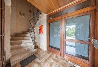 Eingang zur EG-Wohnung mit 180qm