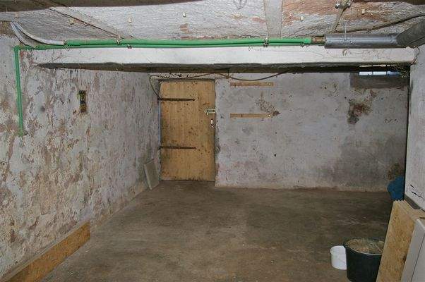 kleine Garage im Keller