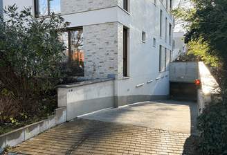 Tiefgaragen-Einfahrt