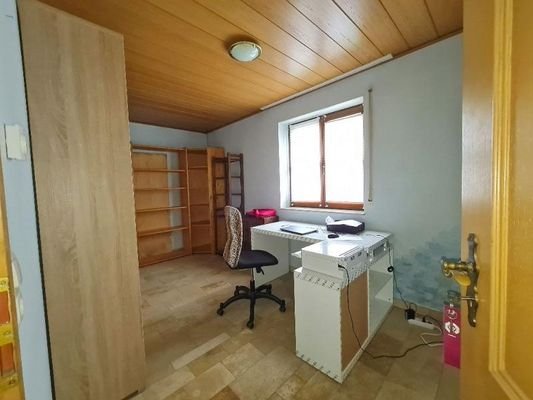 Büro- Zimmer im Erdgeschoss