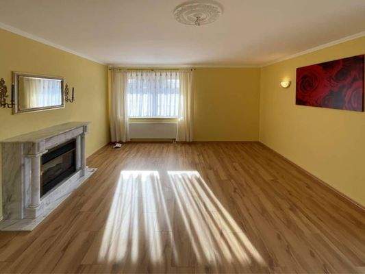 lichtdurchfluteter Wohn- und Essbereich