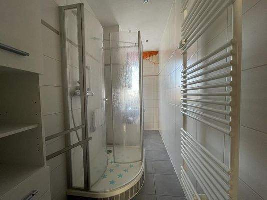 Tageslichtbad mit Dusche 