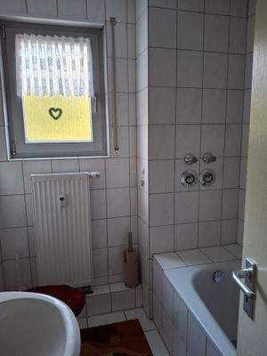 Badezimmer mit Wanne.jpg