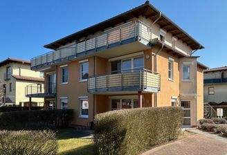 Außenansicht mit Balkonen