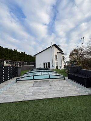 Gartenansicht mit Pool