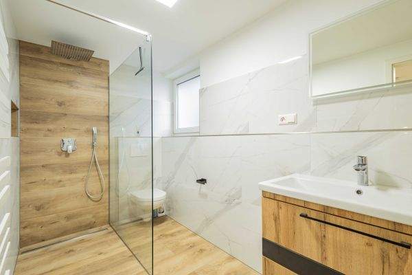 Außenliegendes Badezimmer