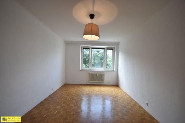 WG-Zimmer - Geräumige 3 Zimmer WG-Wohnung mit kleinem Balkon im Innenhof Miete Andräviertel Salzburg