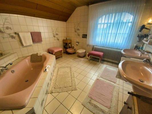 Tageslichtbad im Obergeschoss