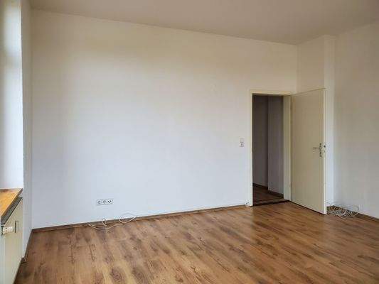 Zimmer hinten, Blick Flur.jpg