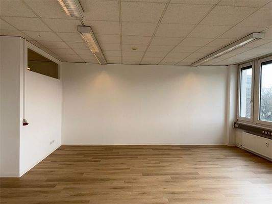 Rechte Seite vom Büroeingang