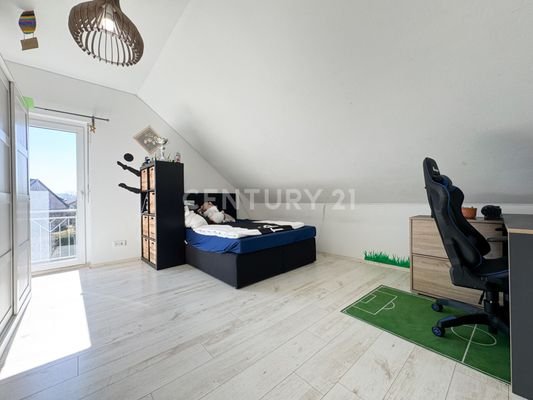 Kinderzimmer 1 mit Zugang zum Balkon