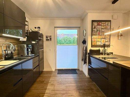 Ausgang zur Terrasse mit Abstellraum