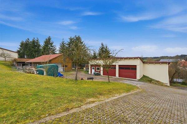 Pferdestall mit Nebengebäude