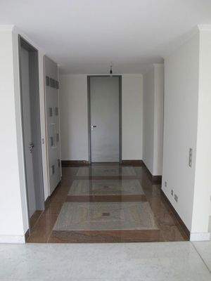 Eingangsdiele mit Granitboden