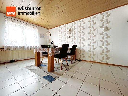 EG: Heller Essbereich, wo jeder Platz wohltuende Nähe schenkt