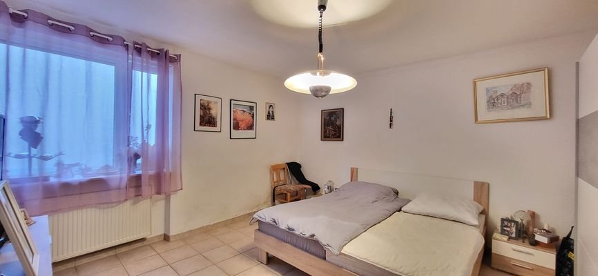 Zwei große Schlafzimmer 