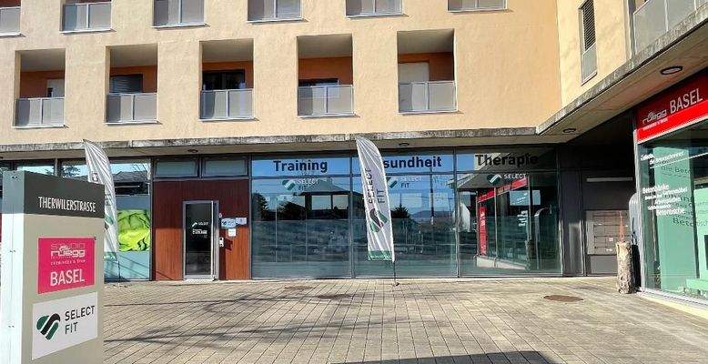 Fitneßstudio von außen.jpg