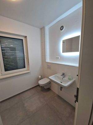Linke Seite: Bad im OG