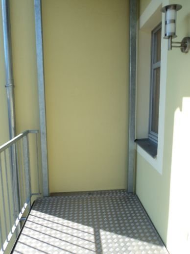 2-Mietwohnung mit Balkon Einbauküche 1 OG