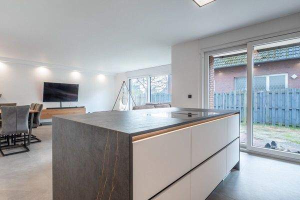 mit offenen Zugang zum Wohnbereich