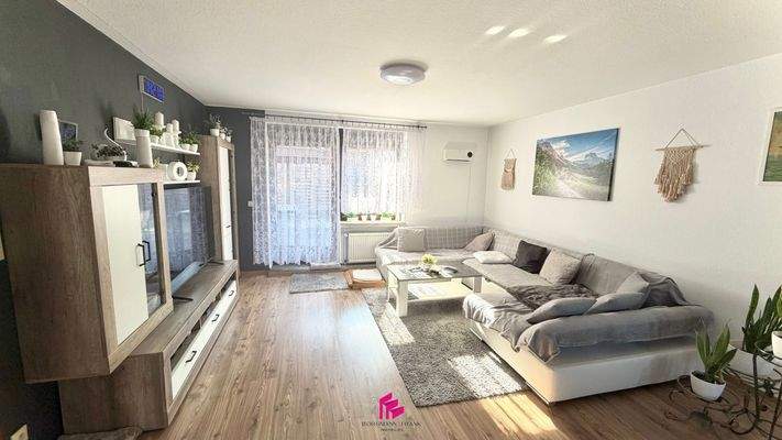 Helle Wohnung mit Terrasse