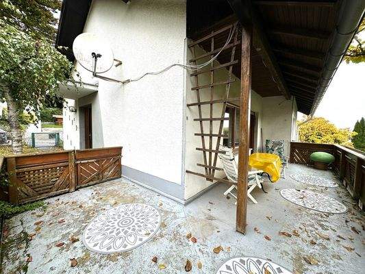 … mit Zugang zum Eingangsbereich