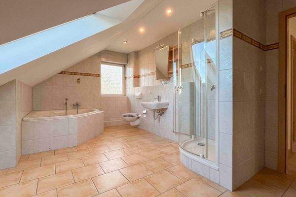 Badezimmer 1. OG Ansicht 01