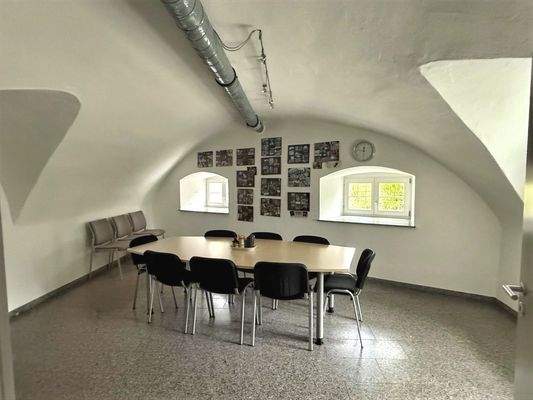 Aufenthaltsraum im hellen UG