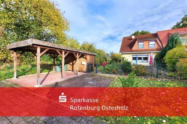 Vorderseite mit Carport