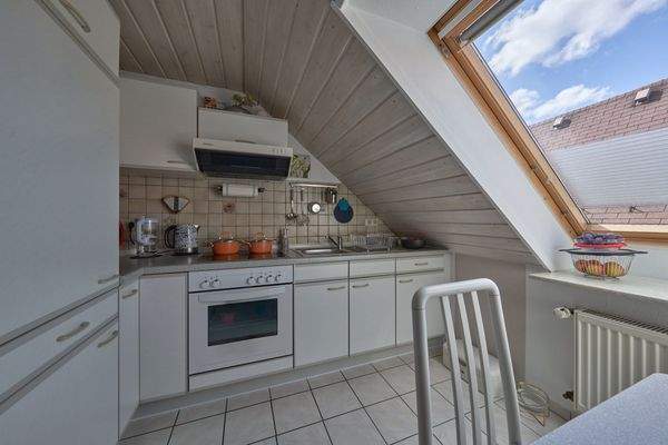 Küche mit EBK und Essbereich