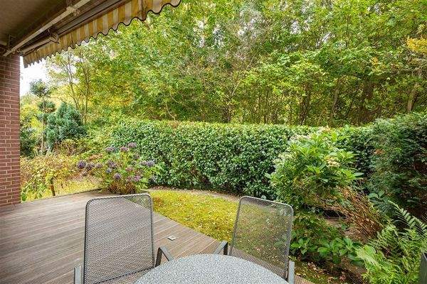 überdachte Gartenterrasse