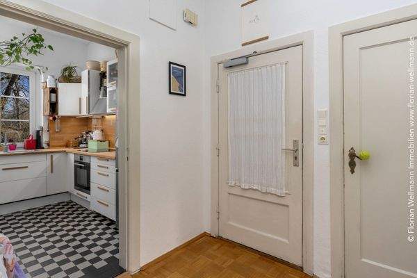 Eingangsbereich mit Blick auf die Küche