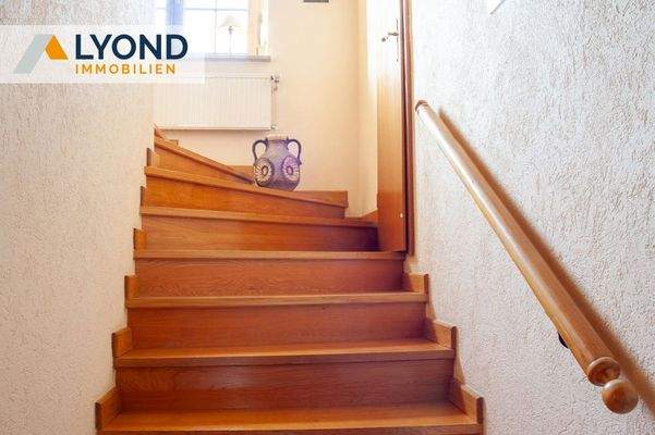 Treppenhaus 1.OG - DG