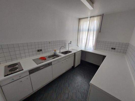 Küche 1/2