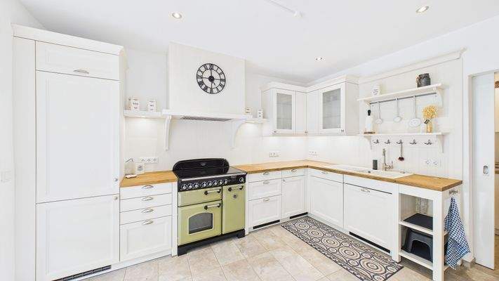 CAM01984G0-PR0497-STILL002