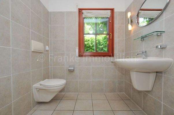 geräumiges Gäste-WC