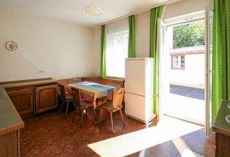 Küche mit Essbereich und Zugang zur Dachterrasse Obergeschoss