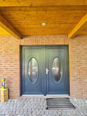 Überdachter Eingangsbereich - bitte treten Sie ein