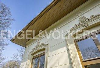 Aufwendig sanierte Fassade