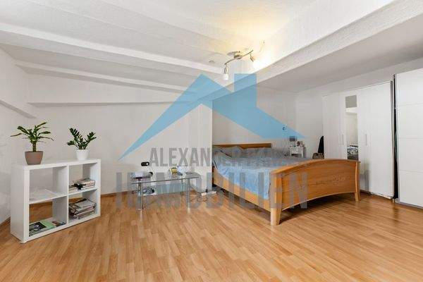 Wohnung rechts - Dachgeschoss