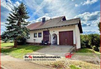 Wohnhaus mit Garage