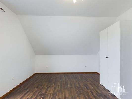 CAM02839G0-PR0162-STILL019