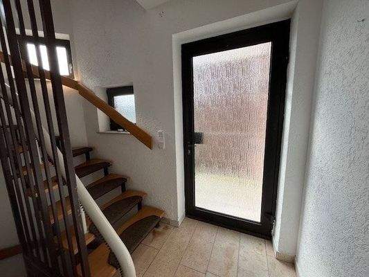 EG - Eingangstür - Treppenhaus