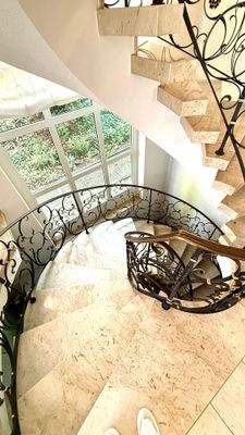 Elegante Wendeltreppe zum OG