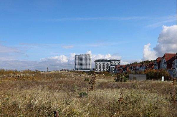 Dünenblick am Strandzugang 19 – mit maritimem Wahrzeichen in Sicht