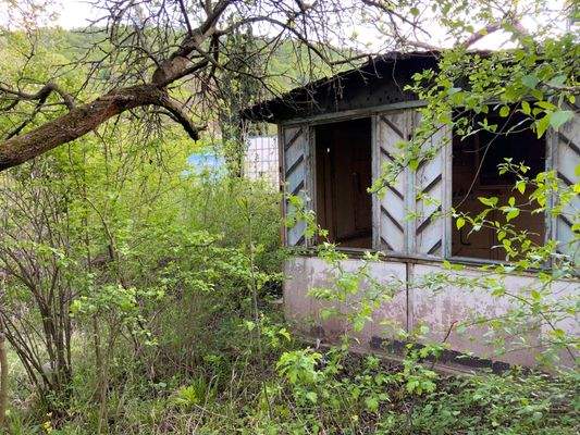 alte Holzhütte (abrissreif)