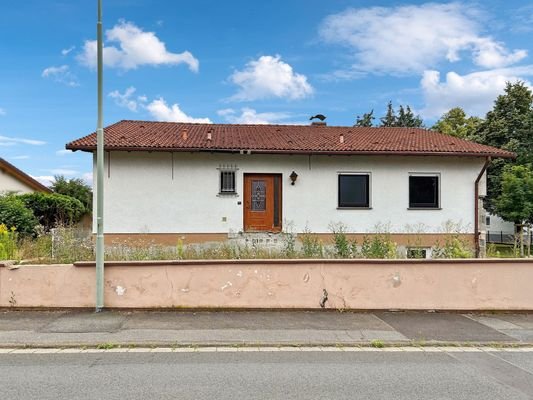 Sanierungsbedürftiger Bungalow