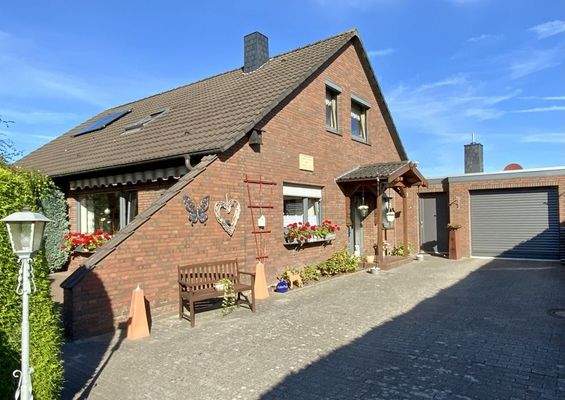 Ost-Ansicht/ Eingang