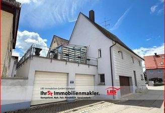 Stadthaus mit Wintergarten + 3 Garagen